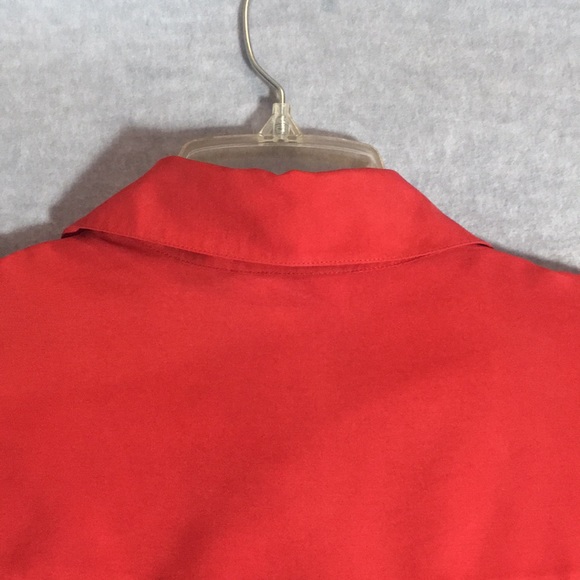 CHRISTIE & JILL Silk Classic 2 Pocket Button Up Shirt with 4 1/2” Side Split - Picture 4 of 16